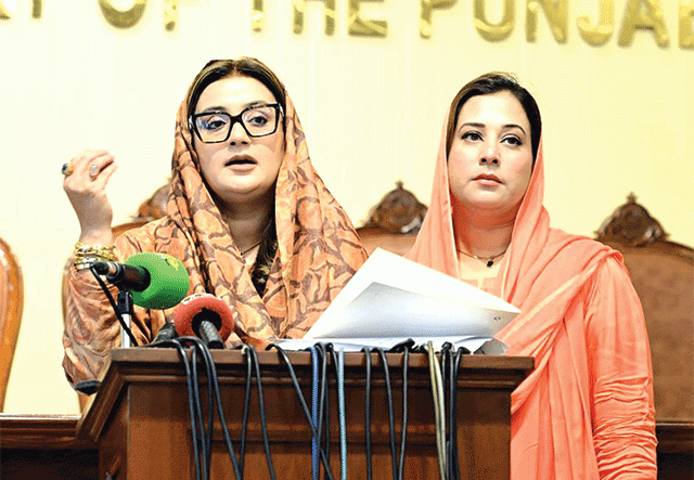 گنڈا پور کی وزارتِ اعلیٰ دو گھریلو خواتین کی لڑائی کی نذر ہوگئی: عظمیٰ بخاری 