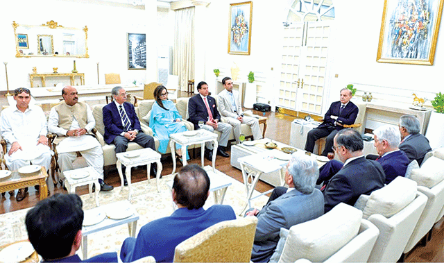 افغان طالبان نے بھارت کے ایماپر حملہ کیا ‘ فیلڈ مارشل کی قیادت میں منہ توڑ جواب دیا : وزیراعظم 