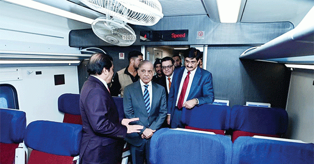 صوبوں سے  مل  کر  ریلو ے  نیٹ ورک  کو وسطی ایشیا تک  توسیع  دینگے : وزیراعظم 