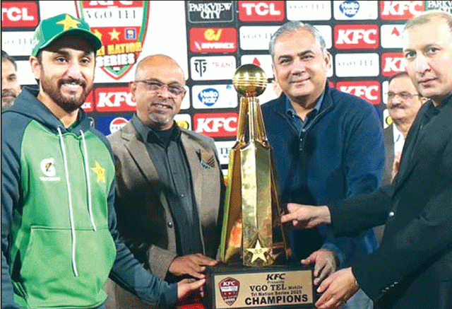 پاکستان نے سری لنکا کو ہراکر 3ملکی ٹی  20سیریز جیت  لی 