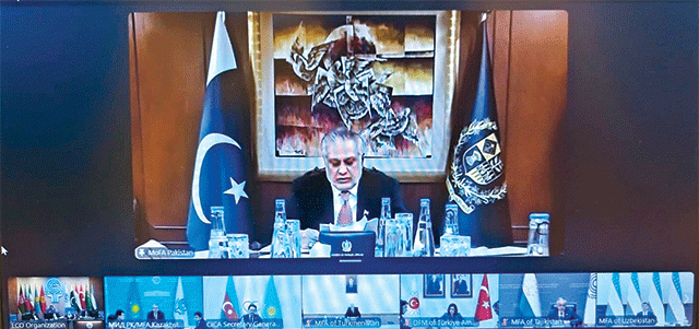 نہیں  چاہتے بھائی کو گھر میں گھس  کرماریں : اسحاق ڈار