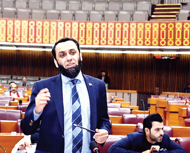 جیل  میں  ملاقات  کی غیر قانونی  ڈیمانڈپوری  نہیں  ہوگی  : عطاتارڑ