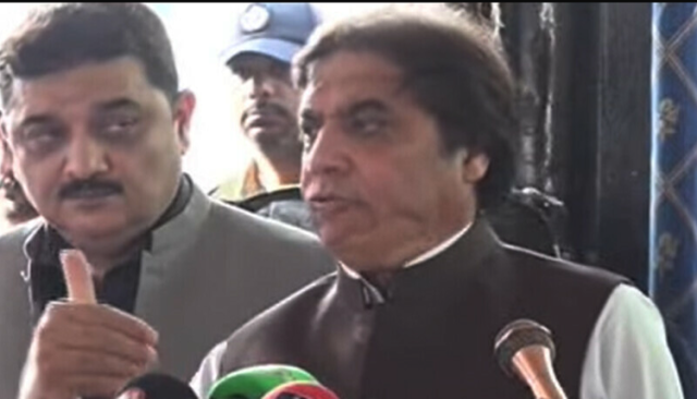 10 ٹرینیں آؤٹ سورس کی جائیں گی:وفاقی وزیر ریلوے