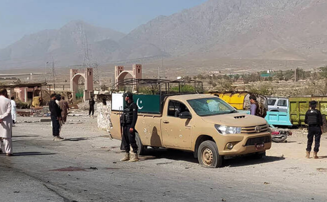 کوئٹہ: بم ڈسپوزل اسکواڈ کی گاڑی کے قریب دھماکا، 4 اہلکار شہید، 3 زخمی