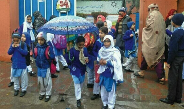 پاک بھارت کشیدگی:  پنجاب کے تعلیمی اداروں میں 2 دن کی چھٹی کا اعلان