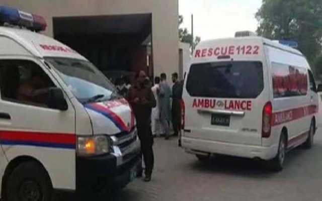 اٹک:وین اور کار میں تصادم ، خاتون اور بچہ جاں بحق،14افراد زخمی