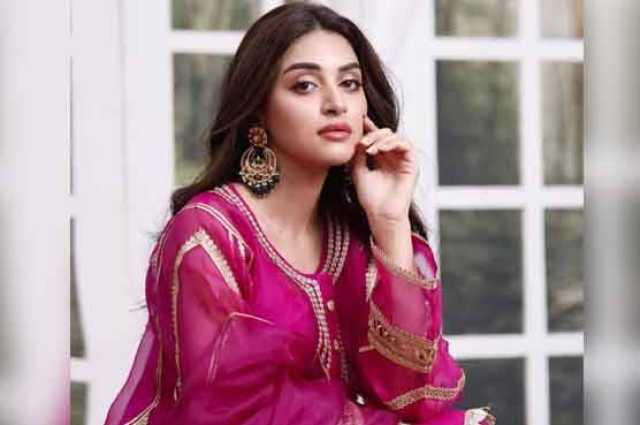’’پہلے خود کو سنوارو، پھر محبت میں پڑو‘‘؛ انمول بلوچ کا مداحوں کو مشورہ