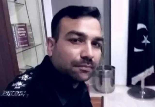 پشاور میں پولیس موبائل کے قریب خودکش دھماکا، سب انسپکٹر اور کانسٹیبل شہید