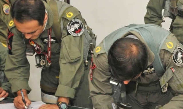 وہ لمحہ ہے جب پاکستان کے بہادر شاہین دشمن کی سرزمین پر وار کرنے نکلے