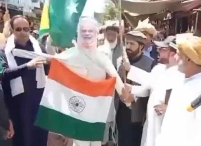 آپریشن بُنْيَانٌ مَّرْصُوْص کی کامیابی پر ملک بھر میں جشن، مٹھائیاں تقسیم