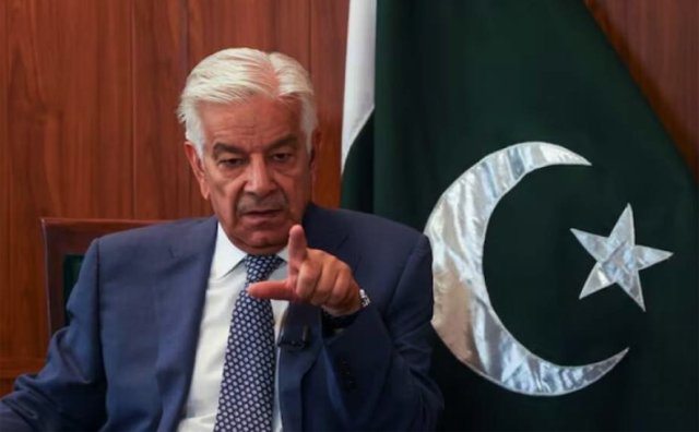 بھارت سے مذاکرات ہوئے تو کشمیر، پانی اور دہشت گردی پر بات ہوگی: وزیر دفاع