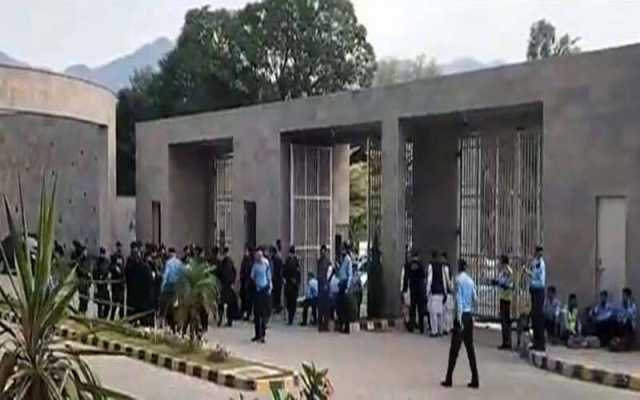 اسلام آباد ہائیکورٹ کے باہر اراکین اور کارکنان پی ٹی آئی کا احتجاج ، سکیورٹی ہائی الرٹ