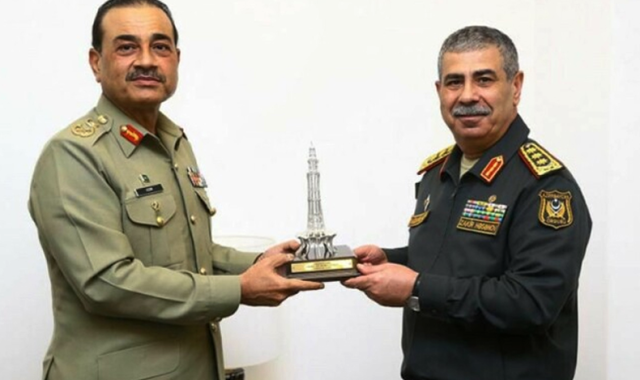 فیلڈ مارشل عاصم منیر کی آذربائیجان کے وزیر دفاع سے ملاقات، دفاعی تعلقات مزید مضبوط بنانے کا عزم