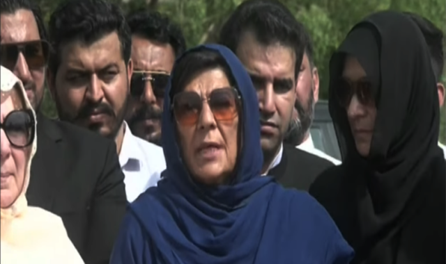  2 سال پہلے عمران خان سے کہا گیا کہ آپ 3 سال تک چپ رہیں اور چوری شدہ مینڈیٹ کی حکومت کو چلنے دیں: علیمہ خان