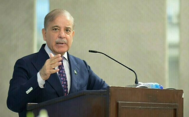 بھارت کیساتھ غیرجانبدار مقام پر کشمیر، پانی، تجارت اور دہشتگردی پر بات ہوگی: وزیراعظم