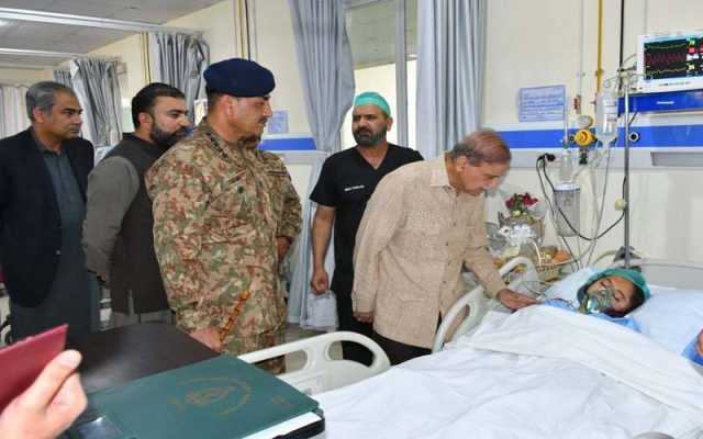 وزیراعظم اور فیلڈ مارشل سید عاصم منیر کا دورہ کوئٹہ ،خودکش حملے میں زخمی بچوں کی عیادت کی