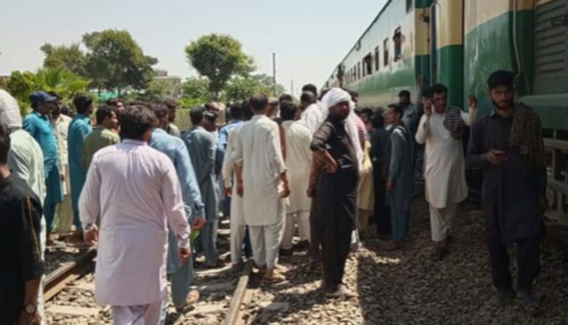 ٹریک بحال نہ ہو سکی ، فیصل آباد ، لاہور ریلوے سروس بدستور بند
