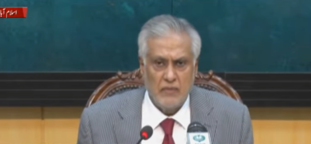 پاکستان بزدل ہے نہ ڈرتا، بھارت کو پیغام دیا حملہ کیا تو بتا کر کریں گے: اسحاق ڈار