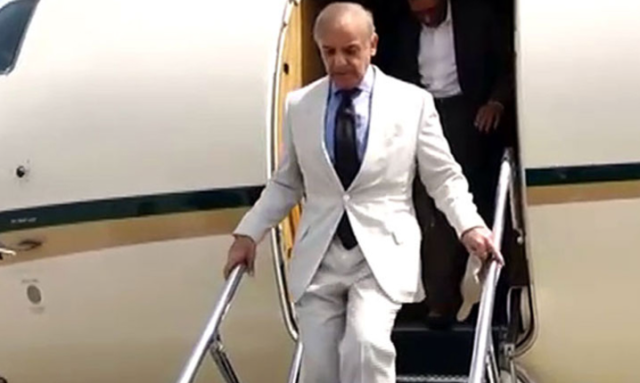 وزیراعظم ایک روزہ دورے پر کوئٹہ پہنچ گئے