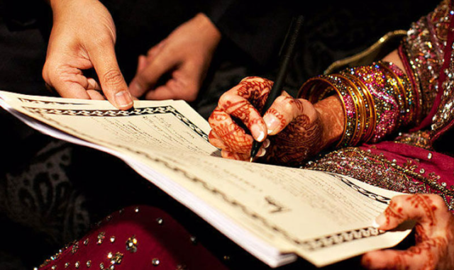 کم عمر لڑکی کی شادی کے قانون کو فیڈرل شریعت کورٹ میں چیلنج کردیا گیا