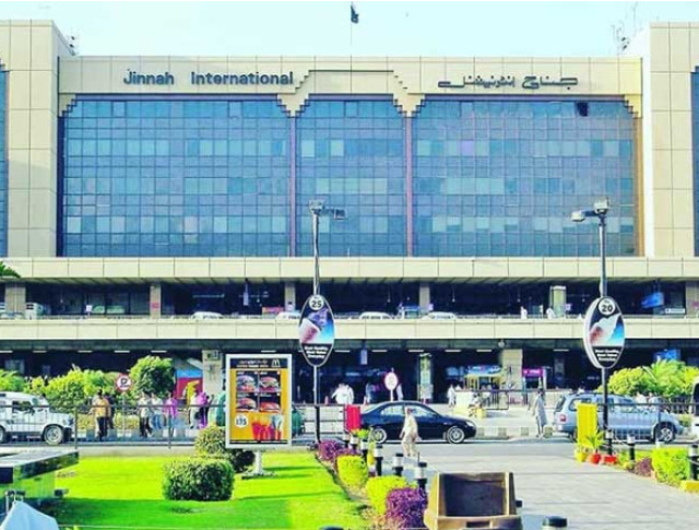 کراچی ایئرپورٹ میں کسٹمز کی کارروائی، آئی فونز، ٹیبلٹس اور لیپ ٹاپس اسمگل کرنے کی کوشش ناکام