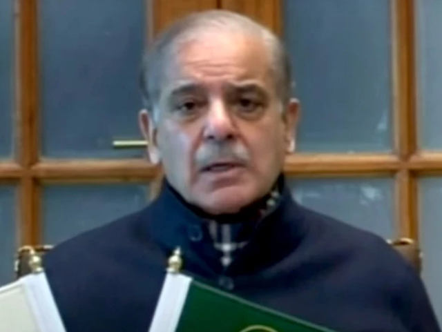وزیراعظم نے چیئرمین سینیٹ، اسپیکر قومی اسمبلی و دیگر کی تنخواہوں میں اضافے کا نوٹس لے لیا