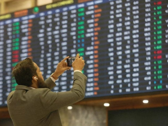 اسٹاک ایکسچینج میں شدید مندی؛ انڈیکس 3 نفسیاتی حدیں کھو بیٹھا