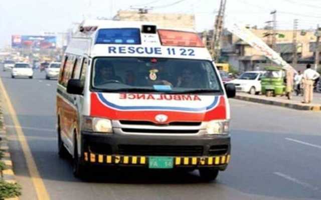 مزداٹرک ڈیوائڈر کیساتھ ٹکراکرموٹروے سے نیچے گرگیا،2خواتین جاں بحق،15زخمی