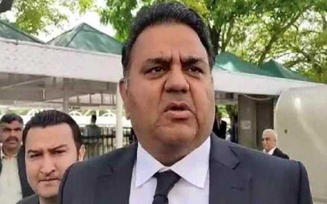 فواد چو ہدری مقدمہ سماعت کیلئے مقرر نہ ہونے پر چیف جسٹس کی عدالت میں پیش
