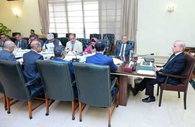 ٹیکس نادہندہ اور تمام صنعتوں کے پیداواری عمل کو ڈیجیٹلائز کر کے ٹیکس نیٹ میں لایا جائے: وزیر اعظم شہباز شریف