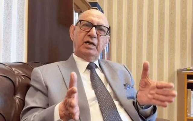 بانی عمران خان کی رہائی خود ان پر منحصر ہے: ینیٹر عرفان صدیقی کا انکشاف