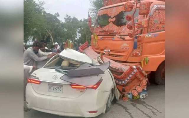 ڈیرہ اسماعیل خان:ٹرک کی کار کو ٹکر کے نتیجے میں ایک ہی خاندان کے 5 افراد جاں بحق
