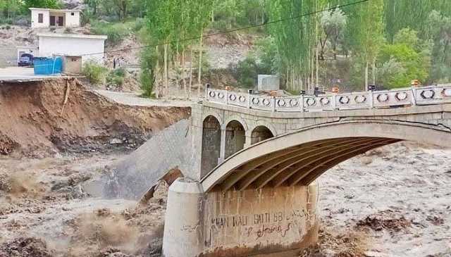 شاہراہِ تھک بابوسر تاحال بند، وادی تھور میں مزید 2 افراد کے سیلاب میں بہنے کی اطلاع