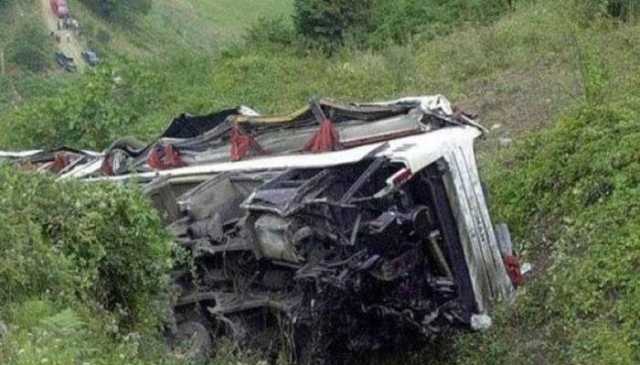 ڈرائیور کی غفلت، اسلام آباد سے لاہور جانیوالی بس کھائی میں گرنے سے 6 مسافر جاں بحق، 24 زخمی