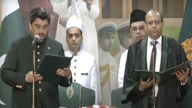 جسٹس ظفر راجپوت نے قائم مقام چیف جسٹس سندھ ہائیکورٹ کے عہدے کا حلف اٹھا لیا