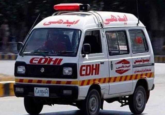 نیشنل ہائی وے پر کوسٹر کی چھت پر سفر کرنے والے 2 افراد گرکر جاں بحق