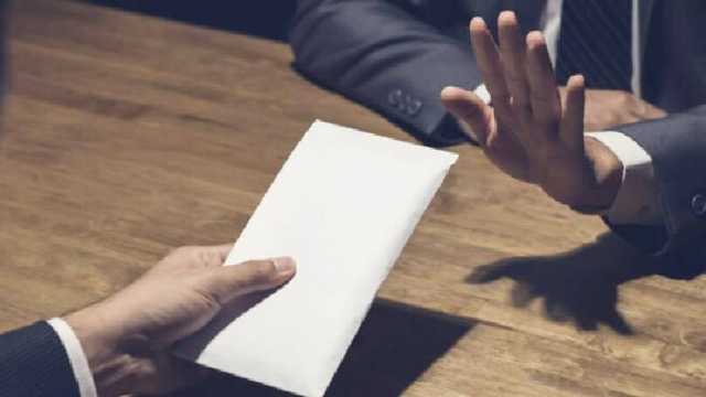 25 بار رشوت کی پیشکشں ٹھکرانے والے پولیس اہلکار کیلئے بڑا انعام