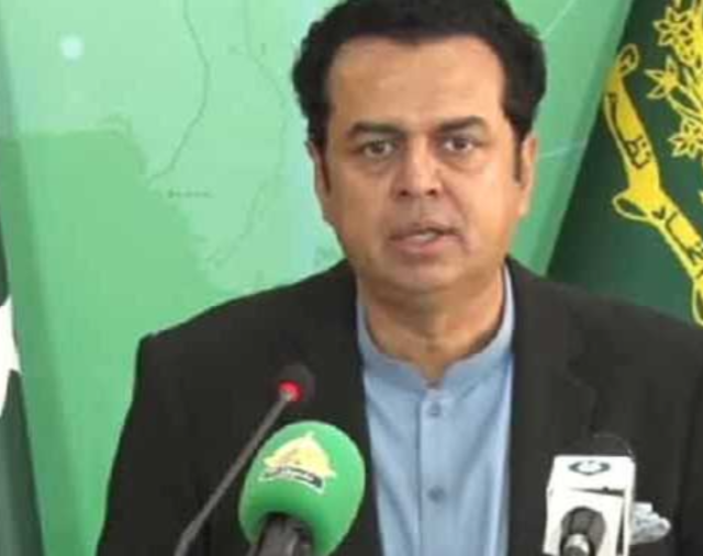 پھوپھیاں نکل آئیں، بیگم نکل آئی، اب بچے آگئے تو کیا کرلیں گے: طلال چوہدری