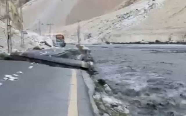 گلیشیئرز پگھلنے سے دریائے ہنزہ میں پانی کی سطح بلند ، شاہراہ قراقرم بند، پاک چین زمینی رابطہ بھی منقطع