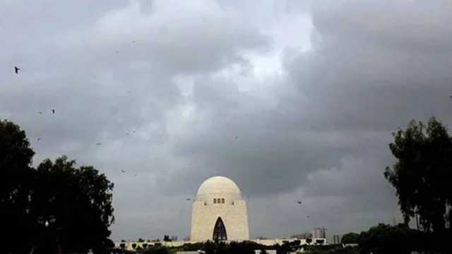 کراچی میں بادلوں کے ڈیرے، موسم خوشگوار، بوندا باندی کا امکان