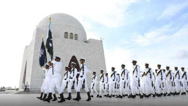 یوم آزادی پر مزار قائد و اقبال پر گارڈز تبدیلی کی پروقار تقاریب