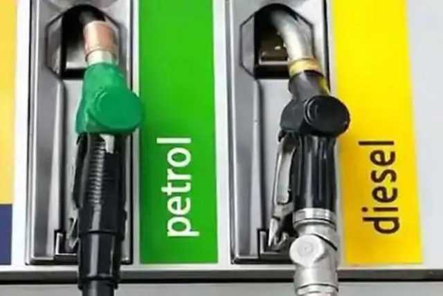 حکومت نے پیٹرولیم مصنوعات کی قیمتوں میں ردوبدل کردیا۔
