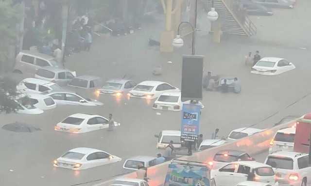 کراچی میں موسلادھار بارش سے مختلف علاقوں میں اربن فلڈنگ، گھروں میں پانی داخل، بجلی غائب