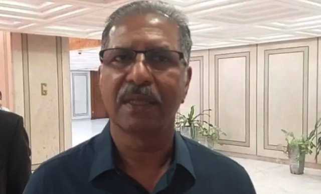 سیاسی ماحول میں ہلچل، سینیٹر علی ظفر استعفے جمع کرانے پارلیمنٹ پہنچ گئے
