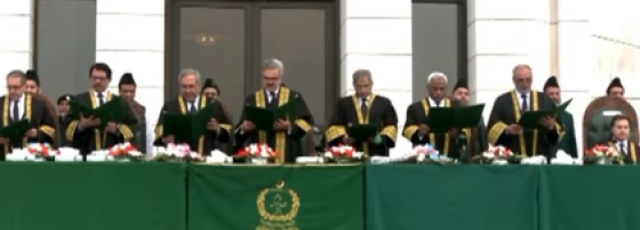 سپریم کورٹ کے 7 نئے ججز نے حلف اٹھا لیا