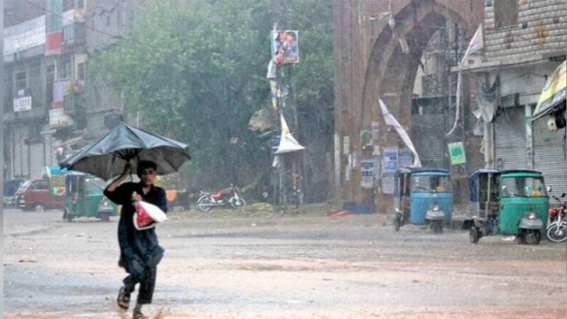 پشاور سمیت مختلف علاقوں میں وقفے وقفے سے بارش جاری رہنے کا امکان