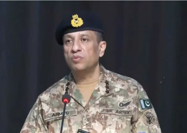 ڈی جی آئی ایس پی آر کی کنیئرڈ کالج فار وومن یونیورسٹی میں اساتذہ و طالبات سے خصوصی ملاقات