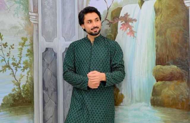 کیا ابرار احمد آج دلہن گھر لائیں گے۔۔۔ ؟ سوشل میڈیا پر سبز شلوار قمیض کی تصاویر وائرل