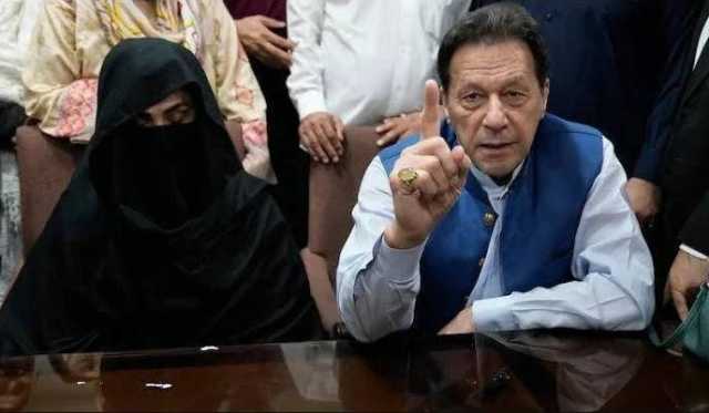 توشہ خانہ ٹو کیس: بانی پی ٹی آئی اوربشریٰ بی بی کی ٹرائل کورٹ کو فیصلہ سنانے سے روکنے کی استدعا