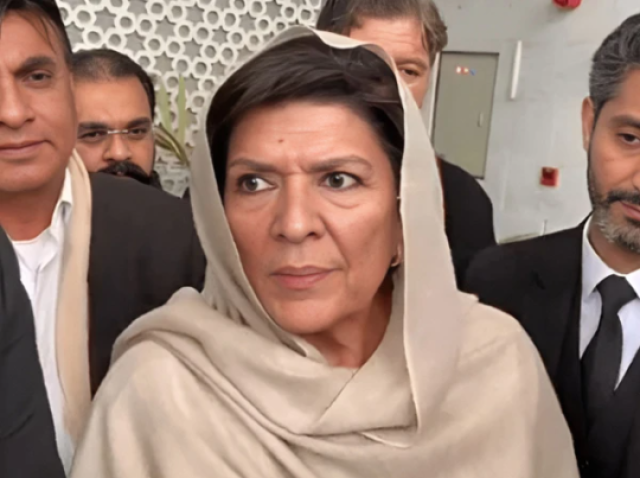 کیسز کی کھچڑی پکانے والے خود پھنس گئے, علیمہ خان